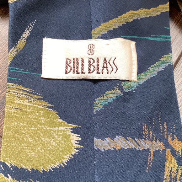 Bundle of 3 silk vintage ties in GUC - Picture 7 of 11